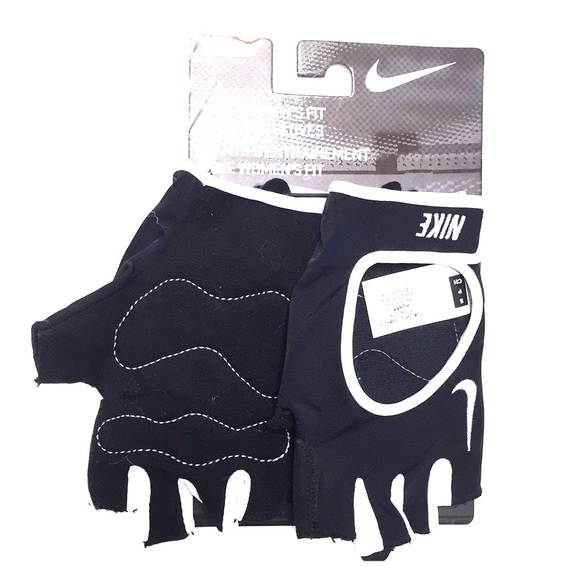 Woman’s Nike training gloves - Picture 1 of 4
